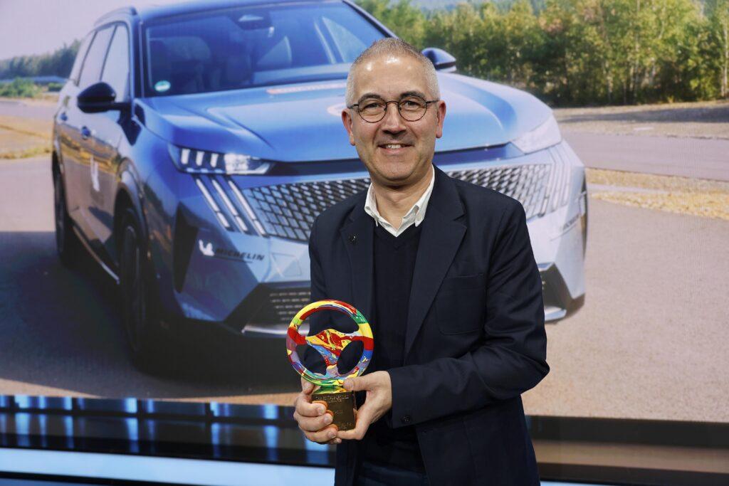 Peugeot E-5008 wint Gouden Stuurwiel